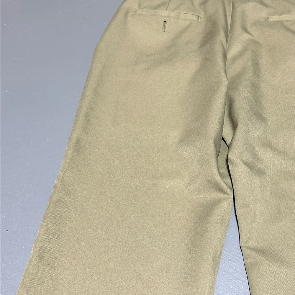 Haggar Clothing Khaki Chino Pants (Men’s 34 x 30) (Classic Fit)